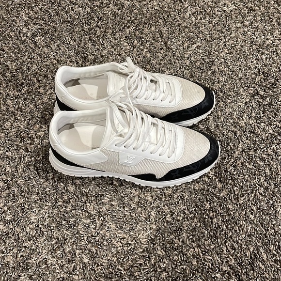 COPY - Louis Vuitton runners fits like a true 8.5 - Picture 4 of 5